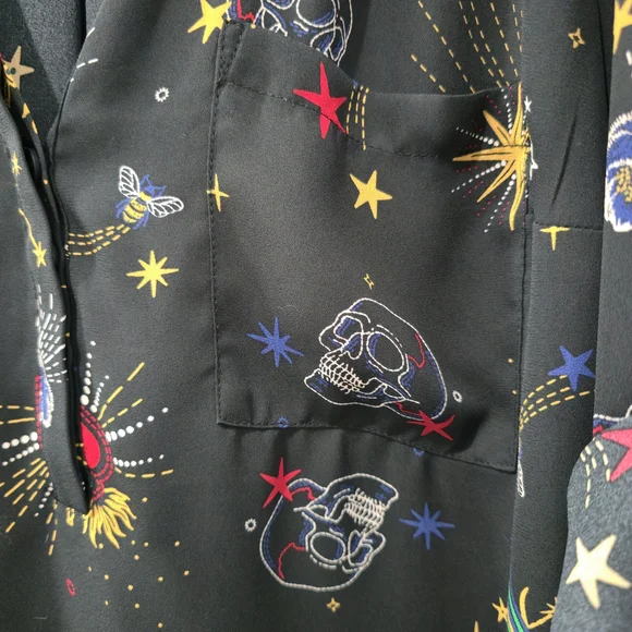 Torrid Black Star Print Women's Top - Picture 3 of 6